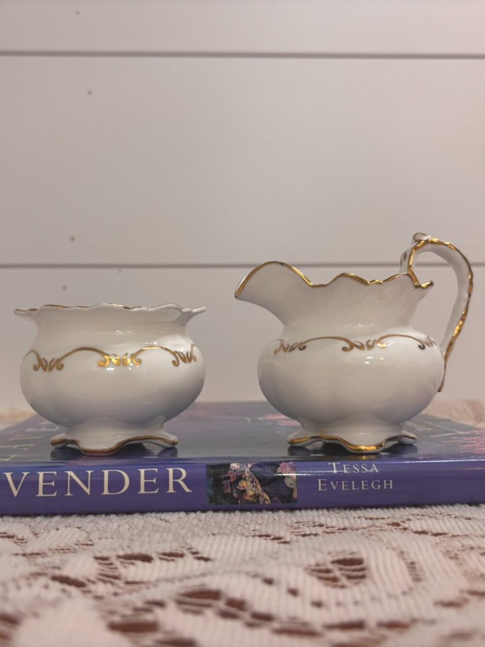 VTG Aynsley White Porcelain Creamer & Sugar Bowl Set with Gold Filigree Trim